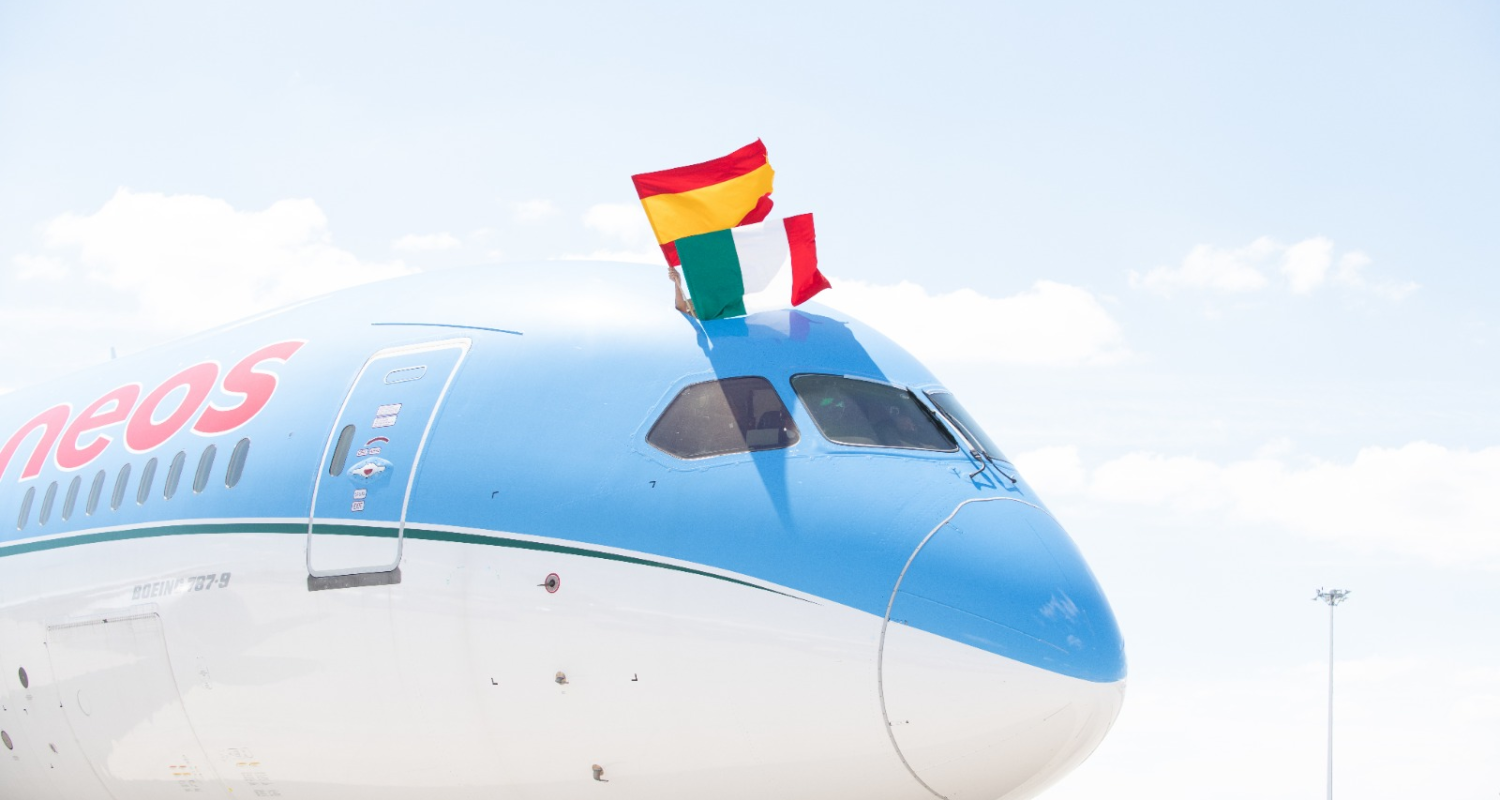Vuelo solidario JTG-ALPI-NEOS con banderas