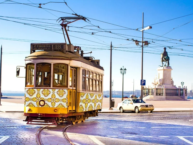 Portugal - icónico tranvía Lisboa-1200x800
